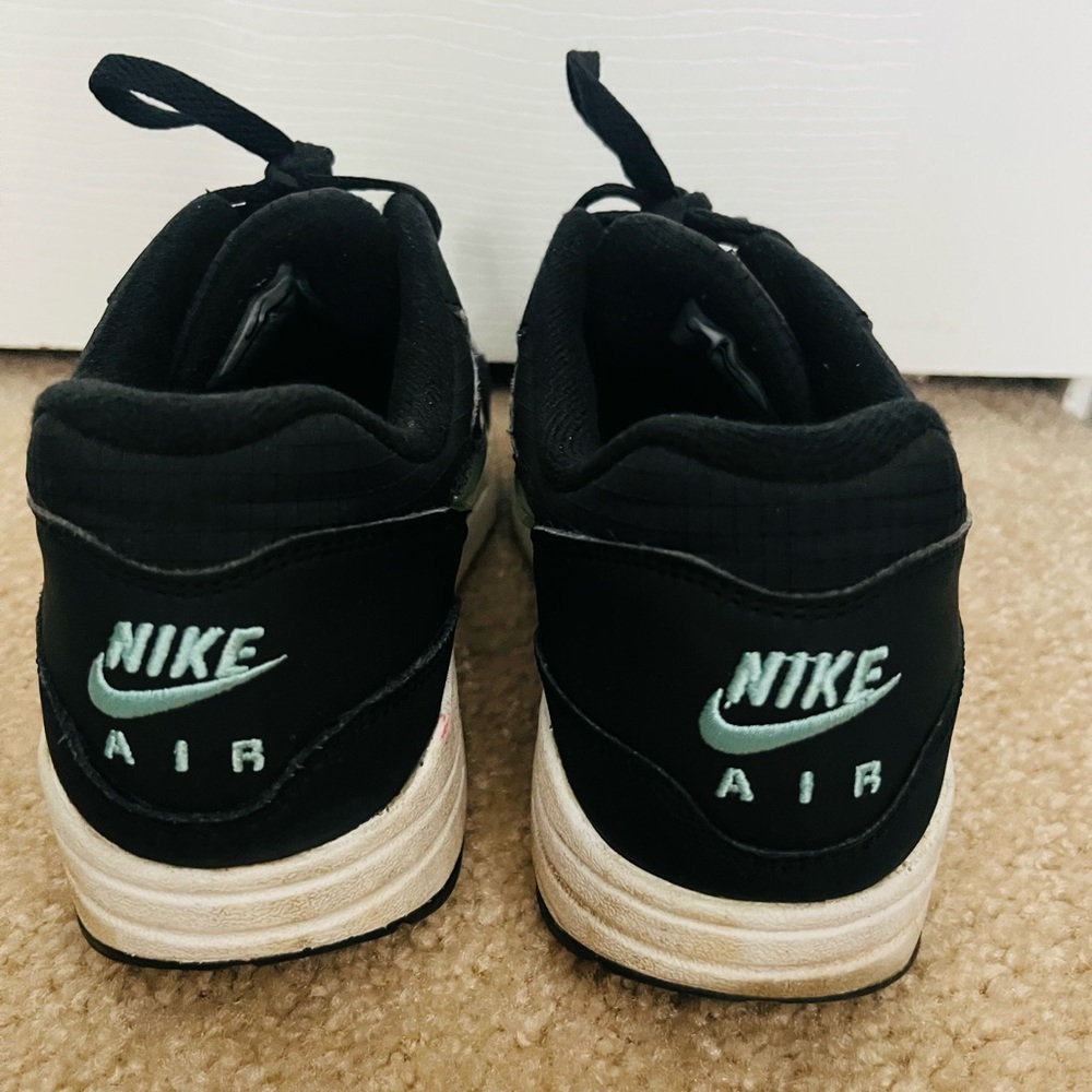 NIKE Air Max 1SE Jelly Jewel. Black/ Iridescent - Picture 3 of 11
